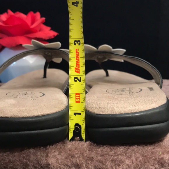 LIFE STRIDE comfy flower thong sandals size 7.5M - Picture 7 of 8